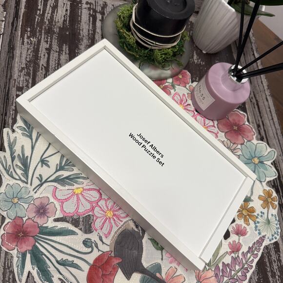 Josef Albers MoMA Wood Puzzle Set – 6 Mini Puzzles in Box - Picture 10 of 13